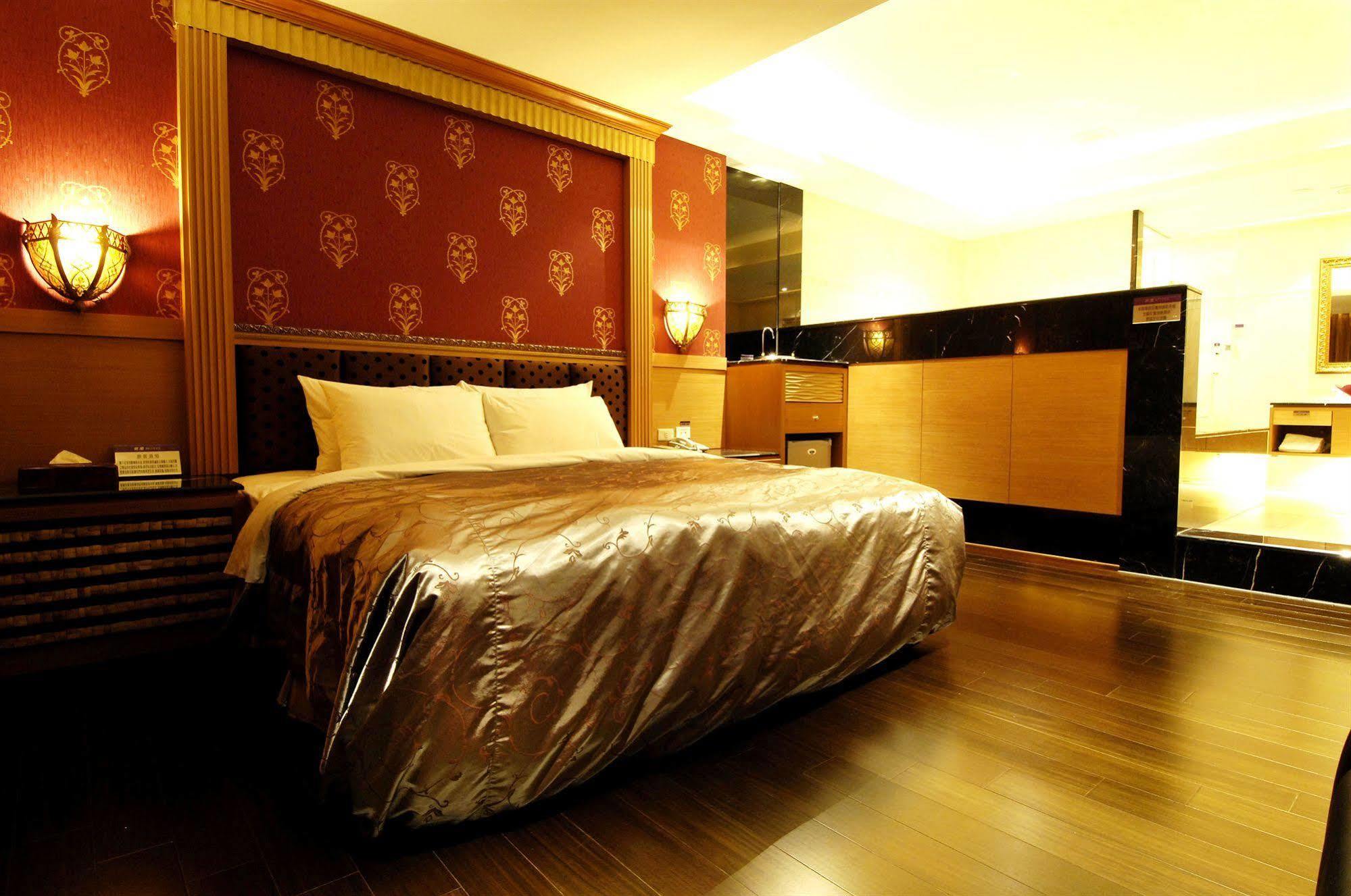 Ouge Motel Kaohsiung Exterior photo