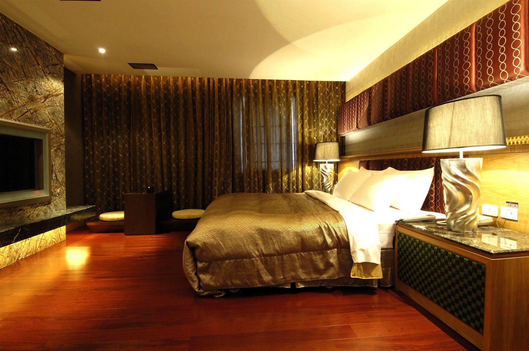Ouge Motel Kaohsiung Exterior photo