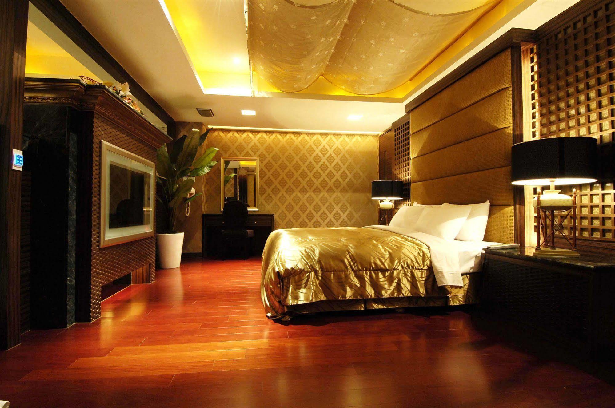 Ouge Motel Kaohsiung Exterior photo