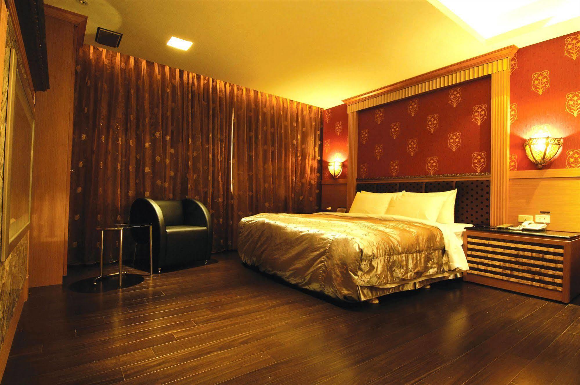 Ouge Motel Kaohsiung Exterior photo