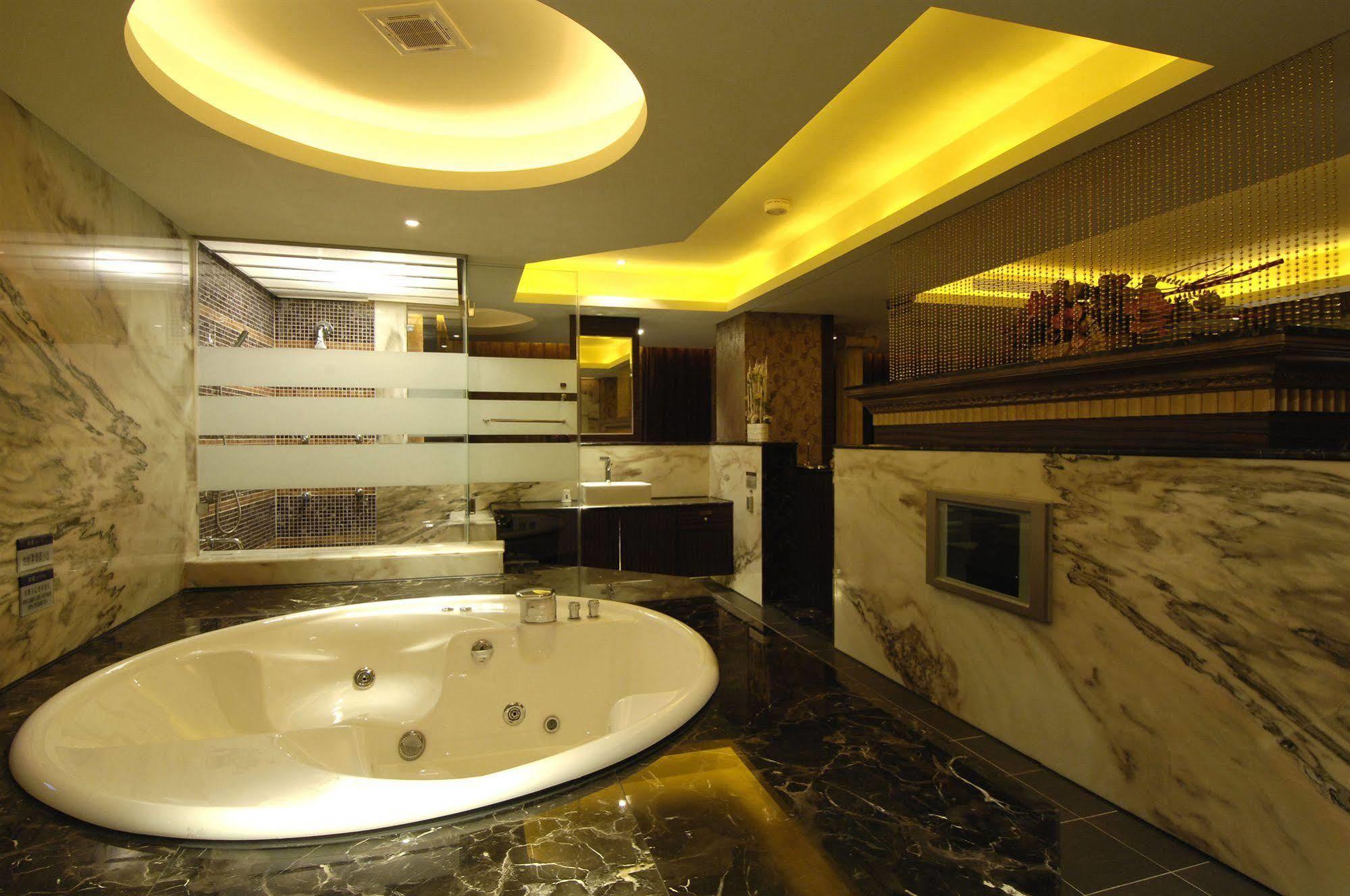 Ouge Motel Kaohsiung Exterior photo